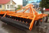 Борона дисковая БДМ 4х4 четырехрядная со спиральным шлейф катком